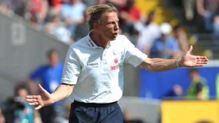 Visionen schaffen Fakten. Sagte Christoph Daum 2011 bei Eintracht Frankfurt und stieg ab.