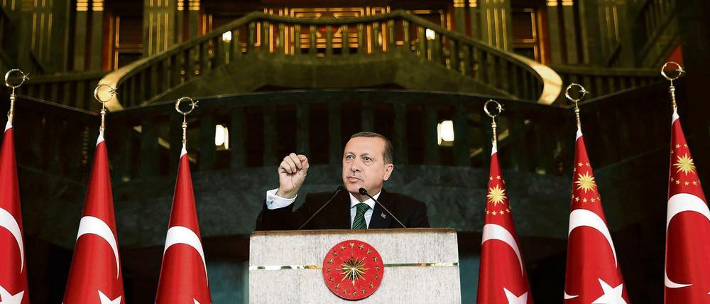 Die geplante Zusammenarbeit der EU mit der Türkei und ihrem Präsidenten Recep Tayyip Erdogan stellt die CDU/CSU vor ein Dilemma.