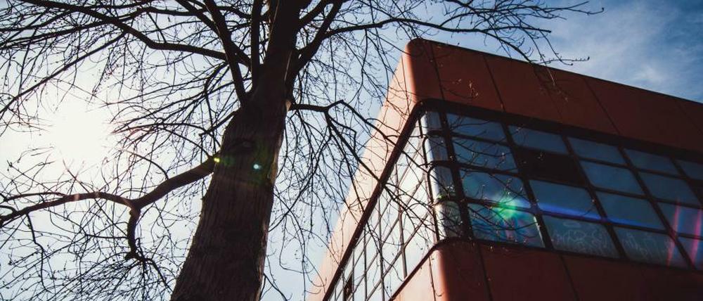 Der Anblick des großen verrotteten Einkaufszentrums dürfte bald Geschichte sein. Liebe Leserinnen, liebe Leser: Senden Sie Ihre Fotos von Ruinen aus Berlin und dem Umland an leserbilder@tagesspiegel.de!
