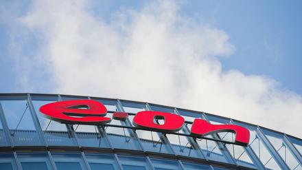 Der Energiekonzern Eon hat im vergangenen Jahr einen so hohen Verlust gemacht, wie noch nie in der Firmengeschichte.