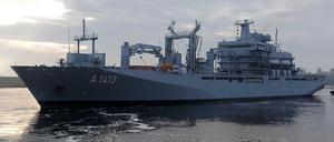 Der Einsatzgruppenversorger (EGV) "Bonn" der Bundesmarine.