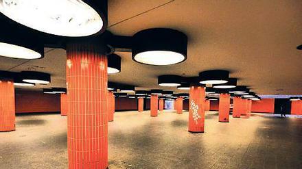 Was für Liebhaber. Der Tunnel unter der Kreuzung am ICC.