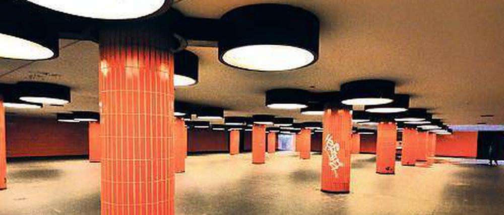Was für Liebhaber. Der Tunnel unter der Kreuzung am ICC.