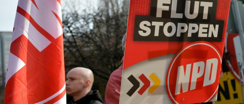 Die NPD macht Stimmung gegen Flüchtlinge.