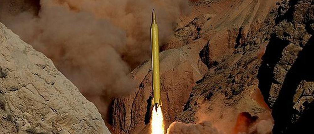 Dieses Foto von einem Raketentest in Iran veröffentlichte Irans Nachrichtenagentur Fars am 9. 3. 2016.