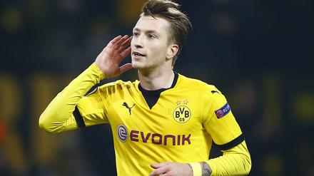 Jürgen, bist du das? Dortmunds Marco Reus hört Liverpools Trainer Klopp im Viertelfinale nahen. 