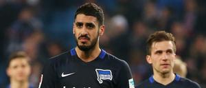 Lange Gesichter. Die Berliner Tolga Cigerci und Peter Pekarik (rechts) erlebten beim HSV eine Enttäuschung.