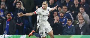 Nur Fliegen ist schöner. Zlatan Ibrahimovic bejubelt sein Tor zum 2:1 für PSG.