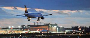 Anflug auf Tegel. Eine Initiative kämpft dafür, dass der Flughafen auch nach einer Öffnung des BER in Betrieb bleibt.