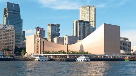 Beste Lage. Das Hongkong Cultural Center liegt direkt am Victoria Harbour. Fenster hat es trotzdem nicht. 