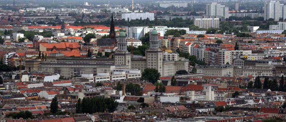 Blick auf die Türme am Frankfurter Tor in Friedrichshain.