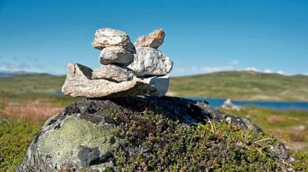 Wegzeichen in der Weite Norwegens.