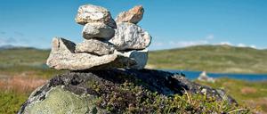 Wegzeichen in der Weite Norwegens.