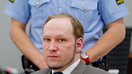 Der islamfeindliche Rechtsextremist Anders Behring Breivik klagt gegen den Staat, um bessere Haftbedingungen zu erreichen.