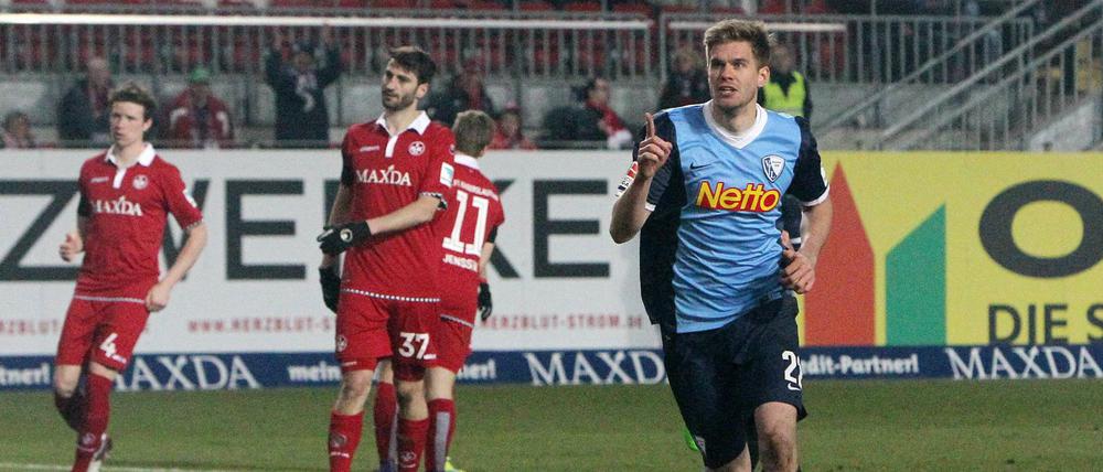 Simon Terodde bejubelt sein Elfmetertor zum 1:0. Später traf der Stürmer des VfL Bochum noch einmal. 