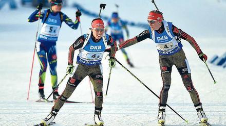 Mach dein Rennen! Maren Hammerschmidt schickt Schlussläuferin Laura Dahlmeier in die Spur. 