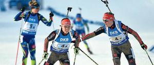 Mach dein Rennen! Maren Hammerschmidt schickt Schlussläuferin Laura Dahlmeier in die Spur. 