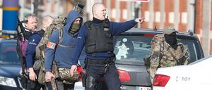 Anti-Terror-Einsatz in Brüssel am Mittwoch. Es sind noch viele Fragen offen. 