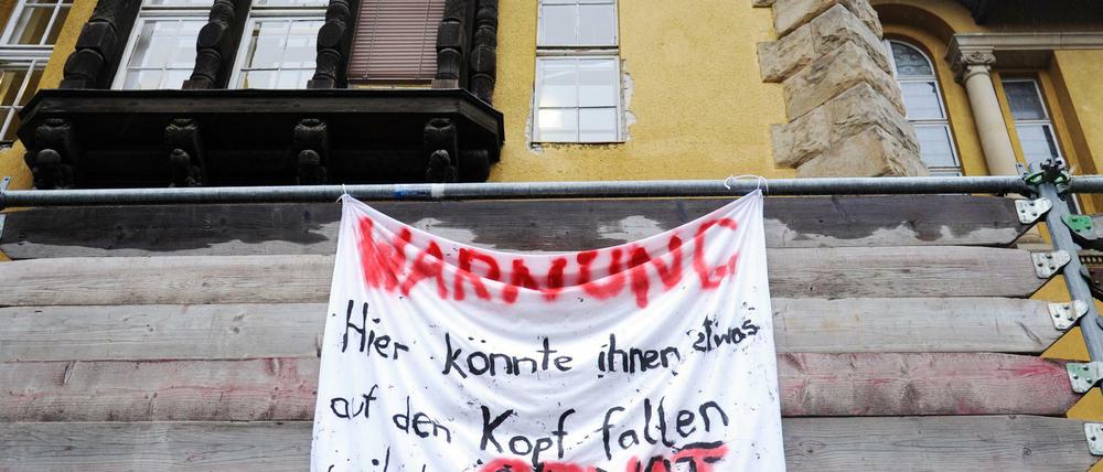 Transparent am Fichtenberg-Gymnasium in Steglitz. Die Schule ist zum Symbol des Sanierungsstau geworden. Das marode Gebäude soll jetzt saniert werden.