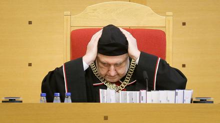 Die Regierungspartei PiS will mit einem umstrittenen Gesetz den Einfluss des polnischen Verfassungsgericht stark beschneiden. Das kritisierte nun die von der EU eingesetzte sogenannte Venedigkommission.