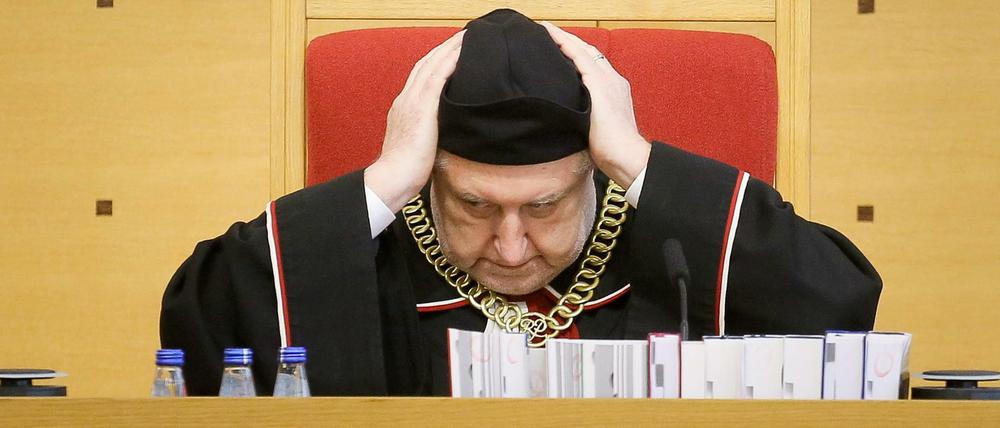Die Regierungspartei PiS will mit einem umstrittenen Gesetz den Einfluss des polnischen Verfassungsgericht stark beschneiden. Das kritisierte nun die von der EU eingesetzte sogenannte Venedigkommission.