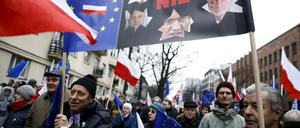 Rund 50.000 Polen demonstrierten gegen den Kurs der Regierung. 