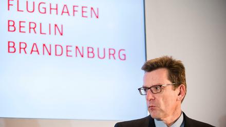 Flughafenchef Karsten Mühlenfeld muss am Montag im Potsdamer Parlament Rede und Antwort stehen.