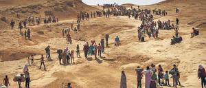 Flucht. Tausende Syrer überqueren die Grenze nach Irak. Eine Aufnahme von Lynsey Addario nahe dem Übergang Sahela in der nordirakischen Provinz Dahuk, August 2013. 