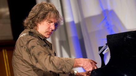 Der britische Keyboarder Keith Emerson, Mitgründer von Emerson, Lake &amp; Palmer, ist tot.