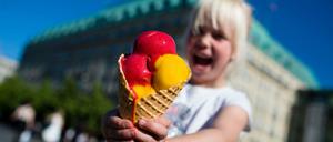 Buntes Eis? Das Mädchen kommt aus Nord-Berlin! (laut Statistik)