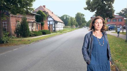 Engagiert sich gern politisch. Die Schriftstellerin Juli Zeh, 42, auf dem Lande.