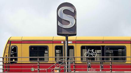 Sie hält und hält und hält. Aber warum eigentlich an jeder S-Bahn-Station? 