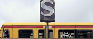 Sie hält und hält und hält. Aber warum eigentlich an jeder S-Bahn-Station? 