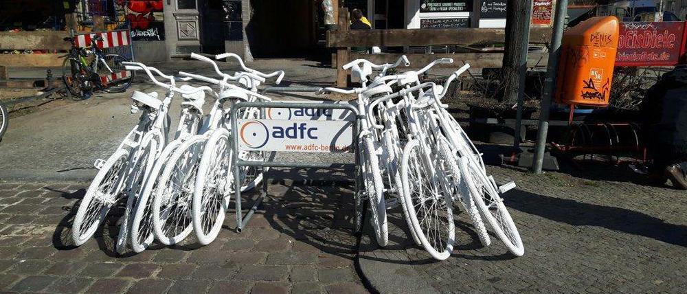 Donnerstag, 11 Uhr, Kreuzberg. In Gedenken an die getöteten Radfahrer.