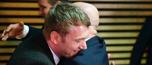 Andre Poggenburg,AfD-Spitzenkandidat in Sachsen-Anhalt, nimmt Glückwünsche zum Wahlergebnis von mehr als 20 Prozent entgegen. 