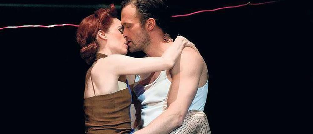 Wenn du scharf bist, musst du rangehen. Aleksandar Radenkovic und Lea Draeger spielen in „Feinde“ als Herman und Masha ein Liebespaar.