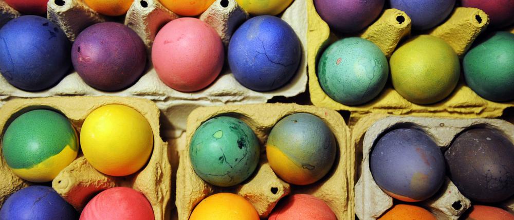 Geht immer: Ostereier bemalen.