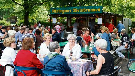 Na dann, Prost! Der Rheingauer Weinbrunnen darf weiterhin stattfinden, entschied das Verwaltungsgericht.