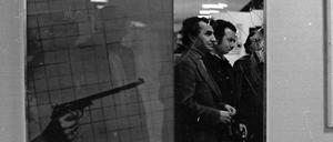 Aufbau der "Internationalen Kunstausstellung für Palästina" in Beirut 1978.