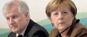 Anhaltender Dissens. Viele in der Union fragen sich, ob nicht auch das Dauerfeuer Horst Seehofers eine Ursache für das Wahldebakel am Wochenende war. 