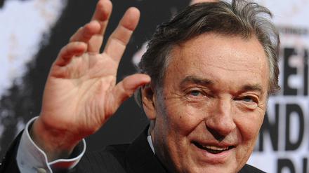 Der tschechische Schlagersänger Karel Gott kommt am 03.02.2010 in Berlin zu einer Filmpremiere.