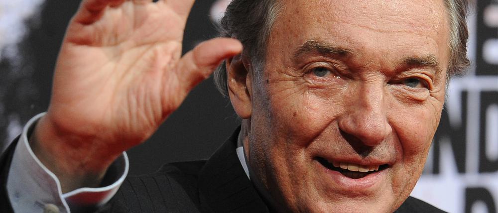 Der tschechische Schlagersänger Karel Gott kommt am 03.02.2010 in Berlin zu einer Filmpremiere.