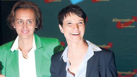 Die Berliner Landeschefin der AfD, Beatrix von Storch (links), und Bundesvorsitzende Frauke Petry hoffen auf den nächsten Wahlerfolg im September in Berlin. 