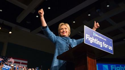 Hillary Clinton kann sich siegesgewiss geben. Ihrer Nominierung steht praktisch nichts mehr im Wege