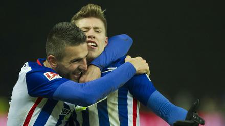 Mitchell Weiser (re.) spielt eine starke Saison bei Hertha BSC - für eine Nominierung für die Nationalmannschaft hat es vorerst aber nicht gereicht.