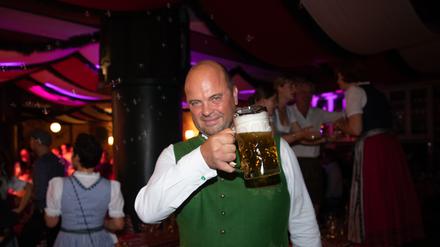 Joseph Laggner beim Oktoberfest in der Fischerhütte,