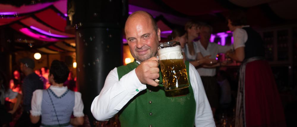 Joseph Laggner beim Oktoberfest in der Fischerhütte,