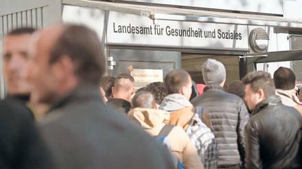 Um das Chaos am Lageso in den Griff zu bekommen, engagierte der Senat die Beratungsfirma McKinsey – und somit auch Lutz Diwell. Er sollte ein Konzept entwickeln, wie die Flüchtlinge in Berlin integriert werden können.