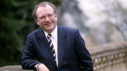 Schnell ist Lothar Späth, im Volksmund respektvoll „Cleverle“ genannt, aufgestiegen, geschwind hat der Hochvernetzte kommuniziert.