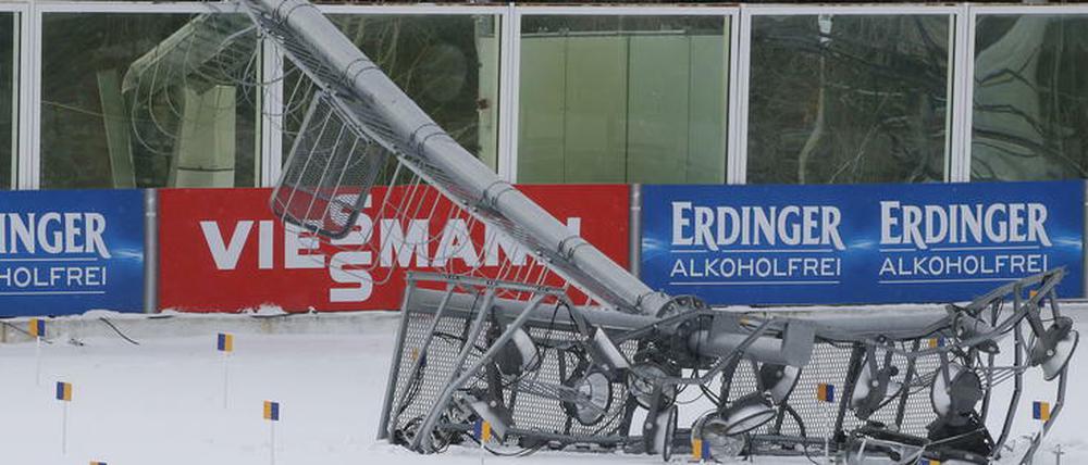 Schießen auf Masten? In Khanty-Mansiysk war am Sonntag an Biathlon-Rennen nicht zu denken.
